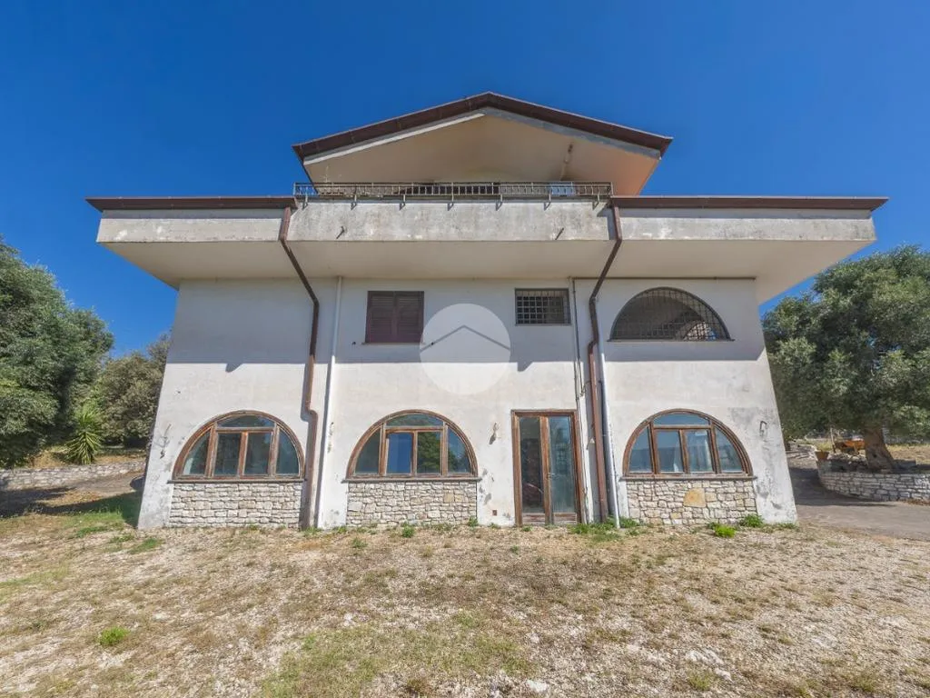 Extérieur - Versatile Villa with Olive Grove in Guidonia Montecelio