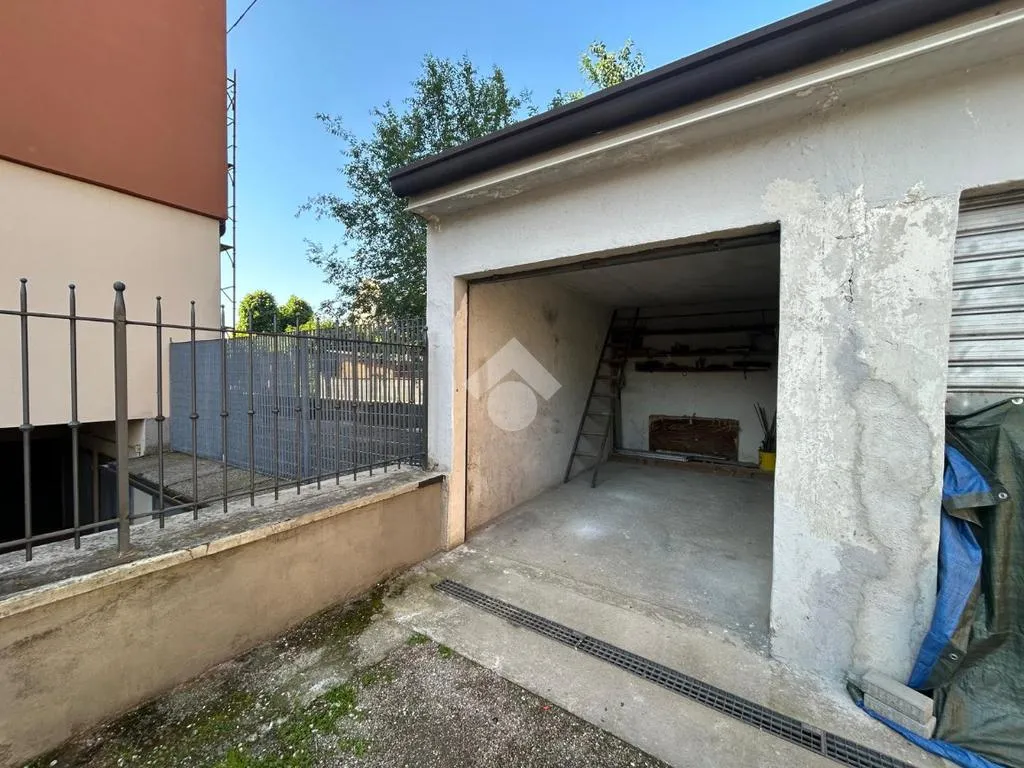 Välivaade - 3-Room Apartment with Balcony in Brescia
