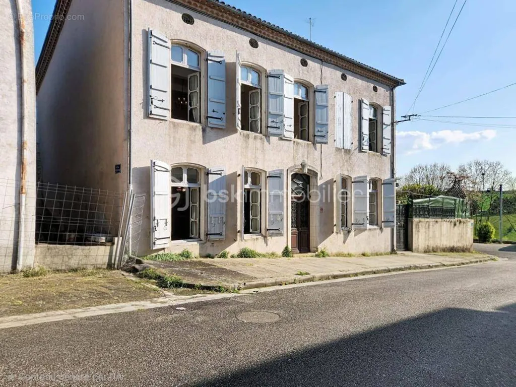 Extérieur - Ancien Presbytère en Centre Ville de Mézin