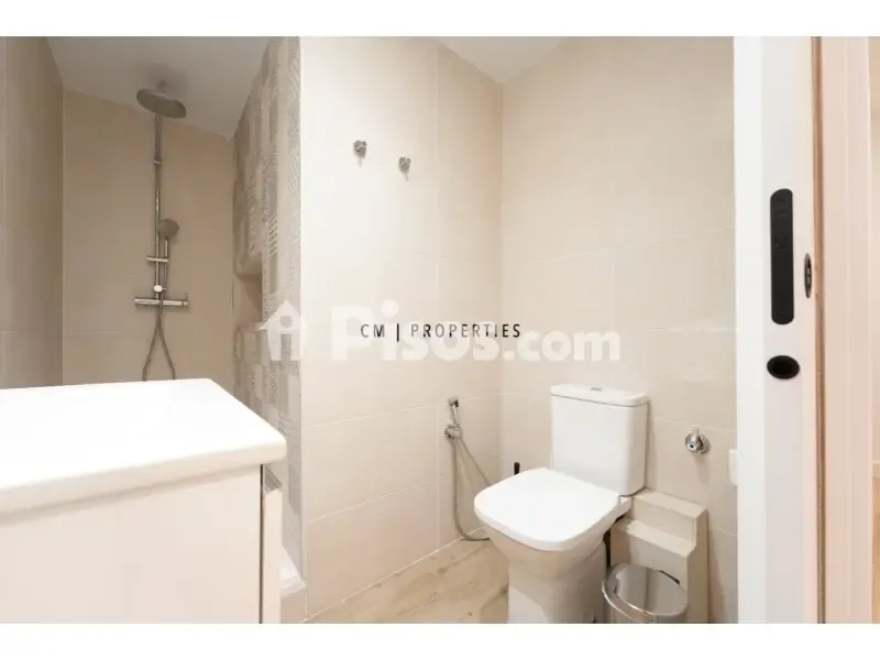 Bathrooms - Modern Flat with Lift in Campanar