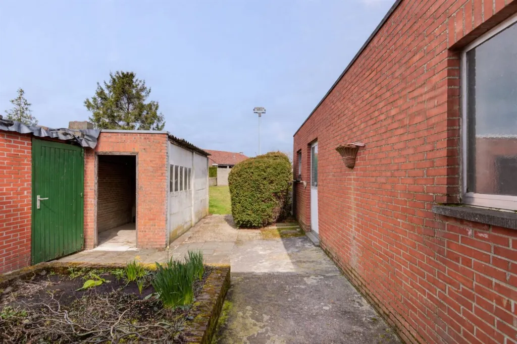 Aed - Renovatable House with Garden in Nijlen