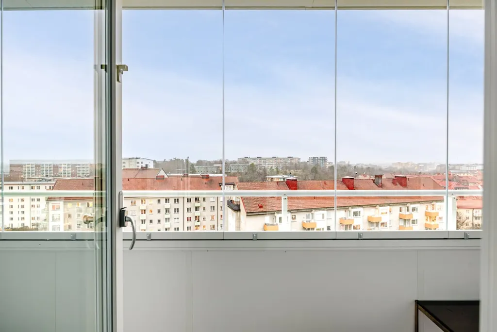 Rõdu - Apartment with Western Balcony in Solna