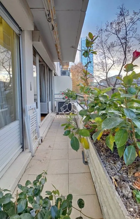 Rõdu - Luxury Apartment with Balcony in Lyon's 6th Arrondissement