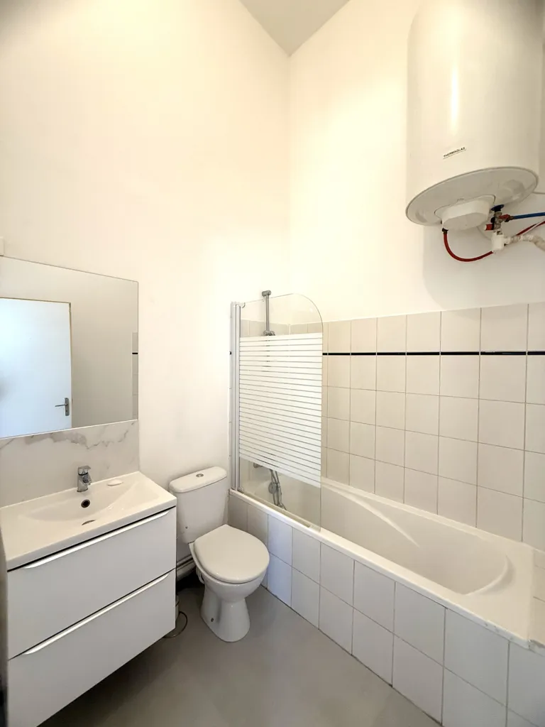 Salles de bain - Appartement T2 Lumineux à Courrières