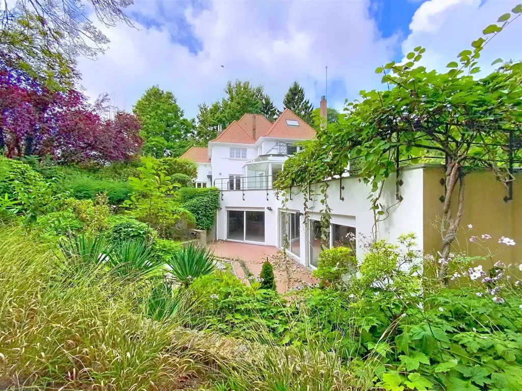 Aed - 6-Bedroom Villa with Pool in Uccle