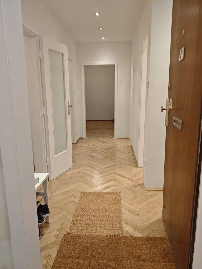 Esik - 2-Bedroom Flat with Green View in Hannovermarkt