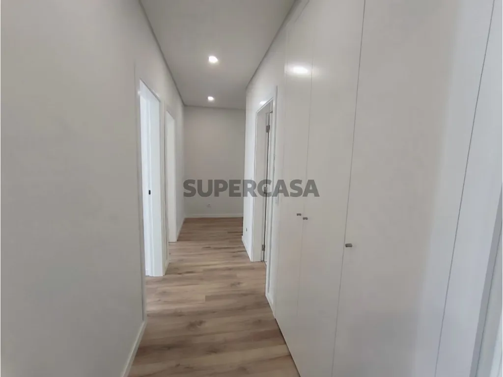 Pièces - New Development Apartment with Terrace in Almada