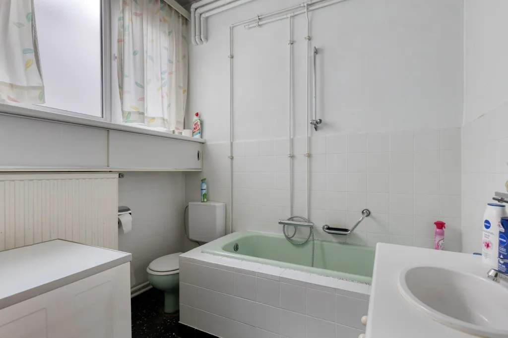 Salles de bain - Commerce à rénover avec terrasse à Herentals