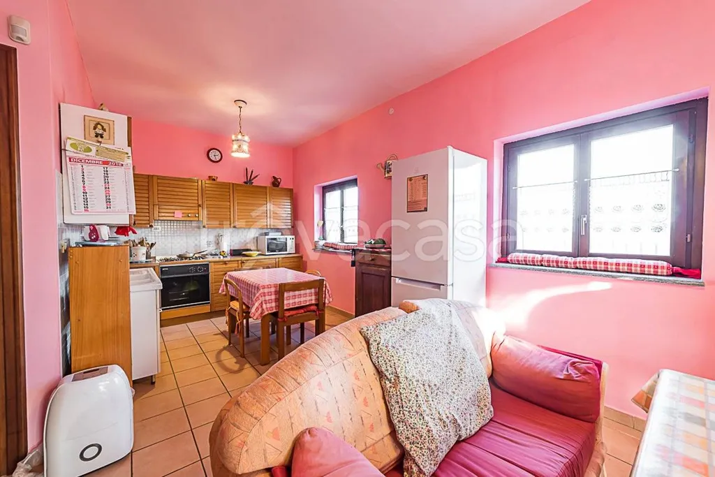 Séjour - Villa with Garden in Faule, Piemonte