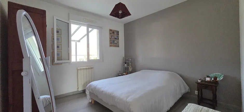 Chambres - Maison de Plain-Pied avec Terrasse à Commeaux