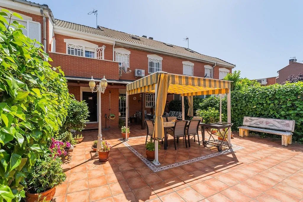 Terrazza - Terraced Semi-Detached House with Garden in Parla