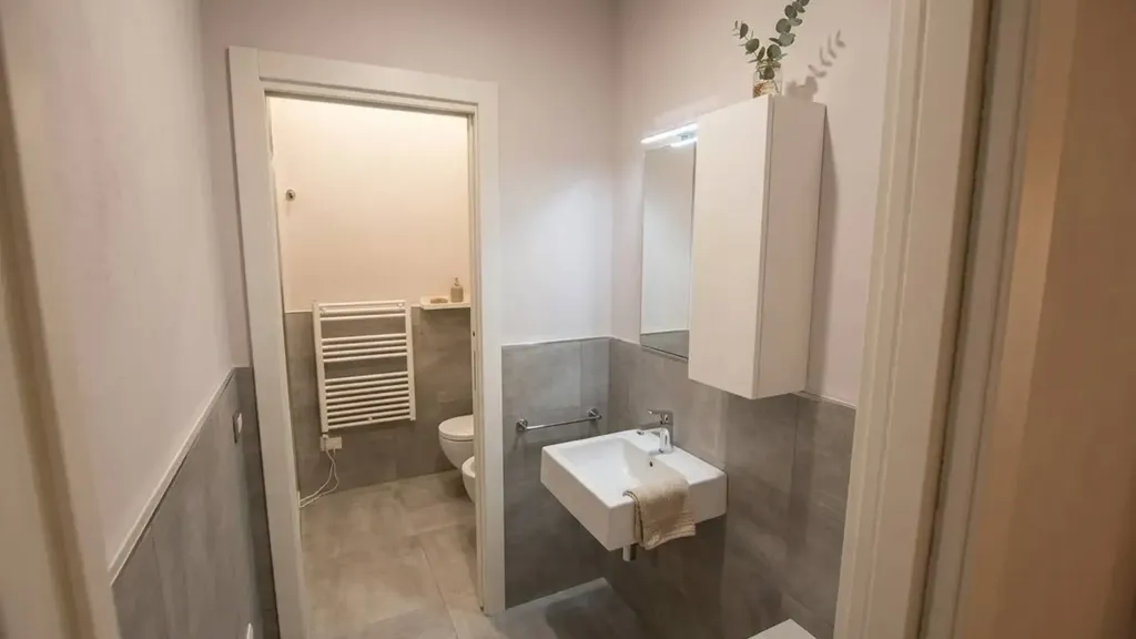 Bathrooms - Studio Apartment with Balcony in Mondovì