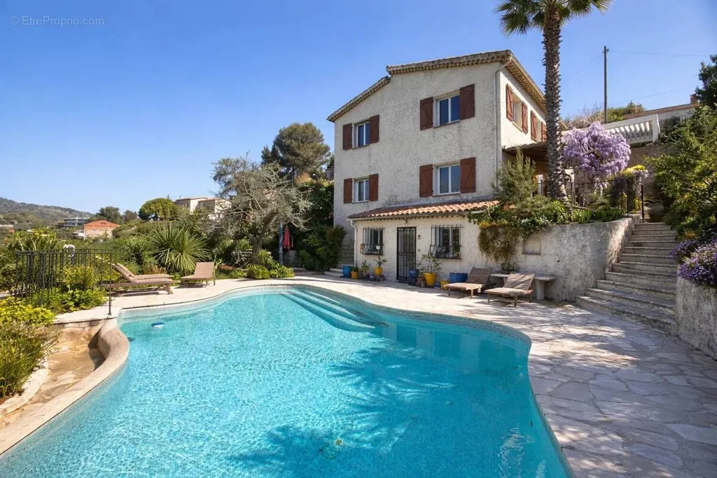 Piscina - Luxury Villa with Pool in Nice