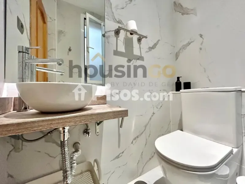 Bathrooms - Modernised Flat with West View in Chamberí