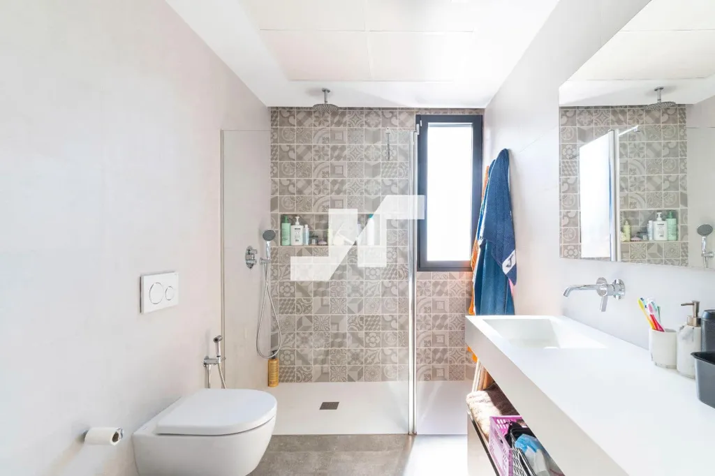 Salles de bain - Contemporary Chalet with Private Pool in Madrigal