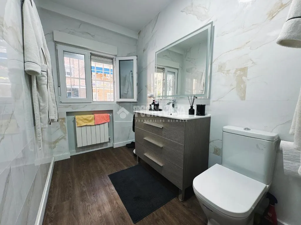 Vannitoad - Modernised Flat with Balcony in Madrid Centre