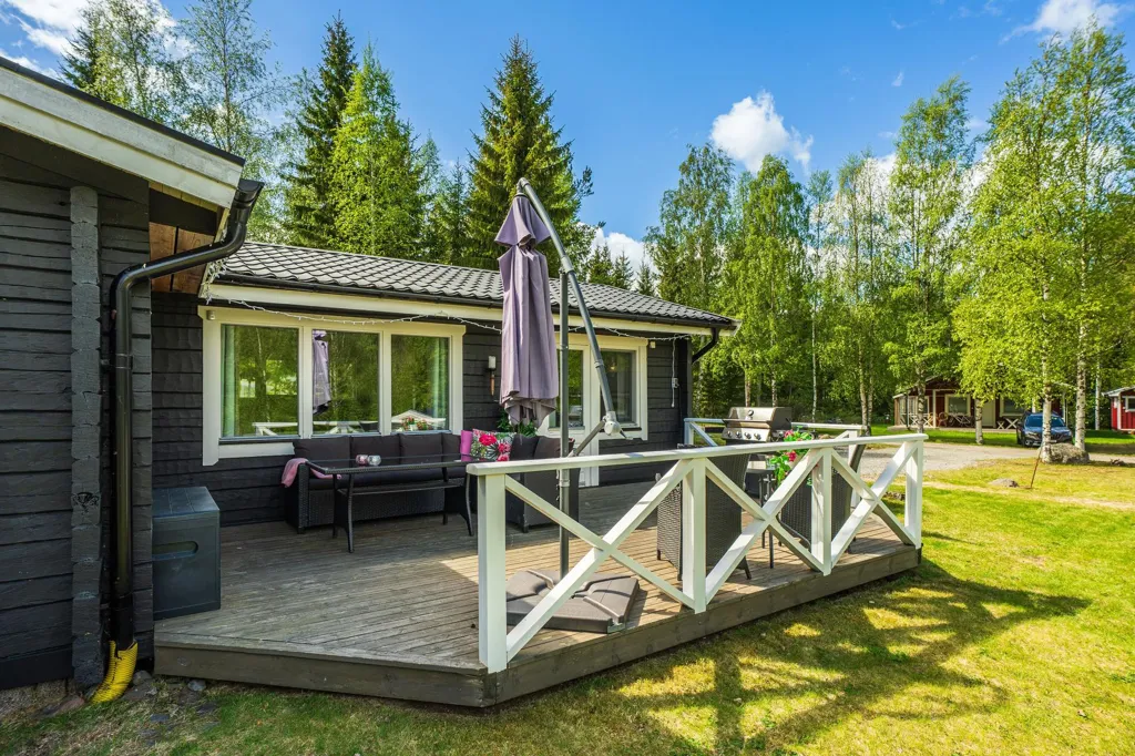 Välivaade - Charming Seafront Home with Open Plan in Tranquil Setting