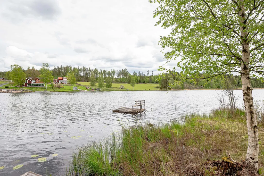 Jardin - Holiday Home with Lakeside Plot in Övre Malmen
