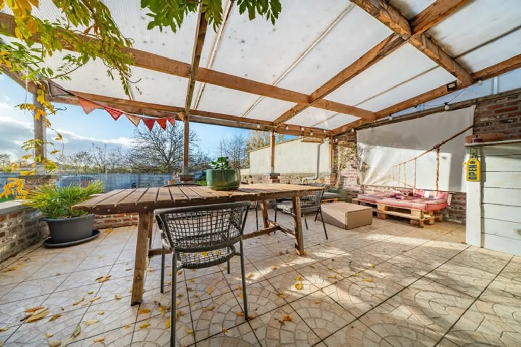 Terrazza - House with Solar Panels in Courcelles