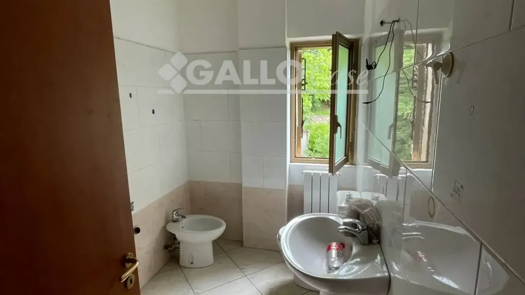 Salles de bain - Mansard Apartment with Balcony in Mendicino