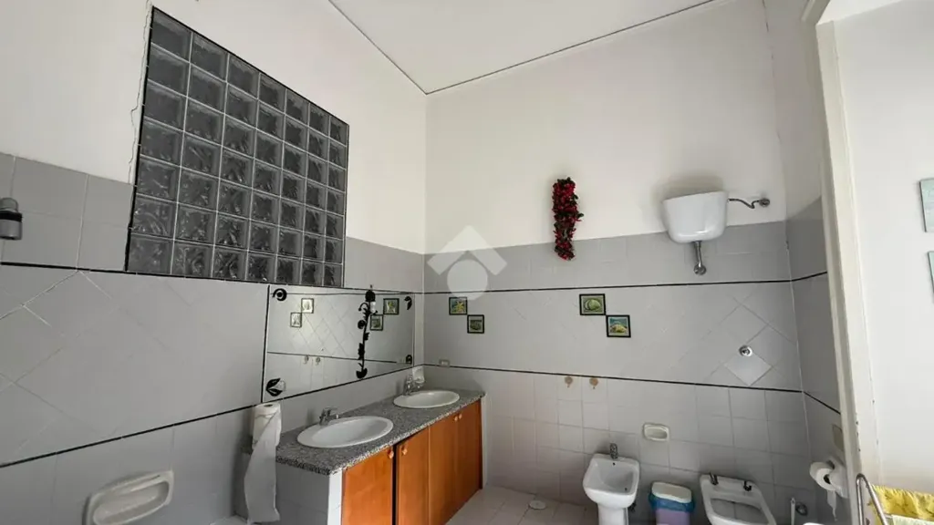 Salles de bain - Multistorey Apartment with Central Location in Naples