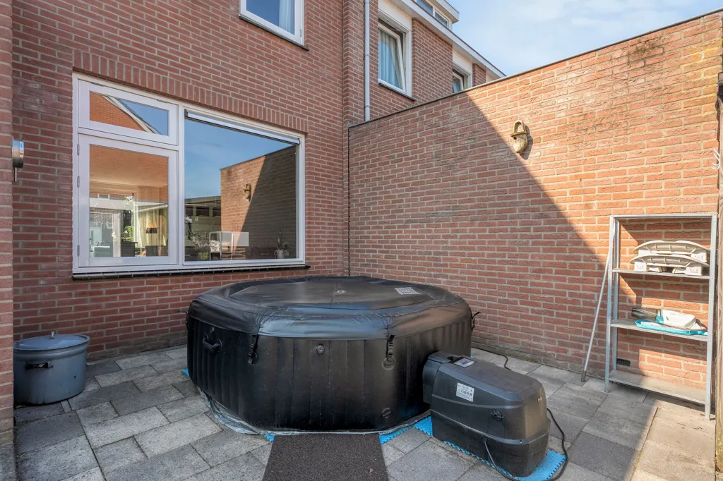 Aed - Spacious Corner House with Garden in Hoogeveen