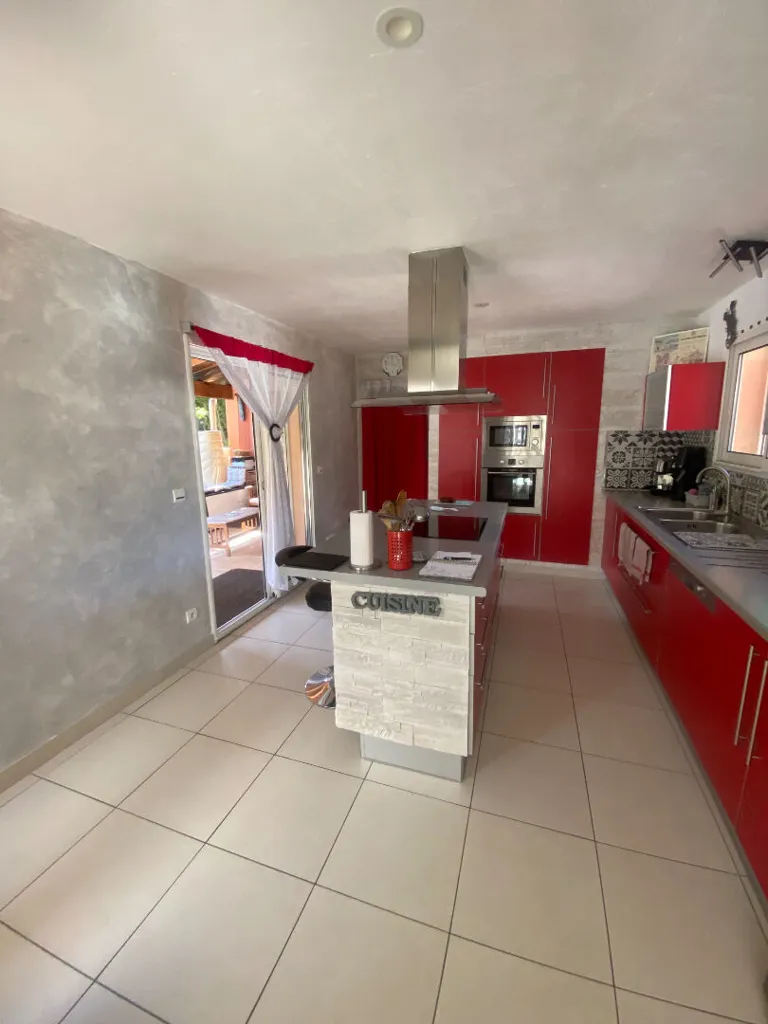 Cuisine - Villa avec Piscine à Laroque d'Olmes