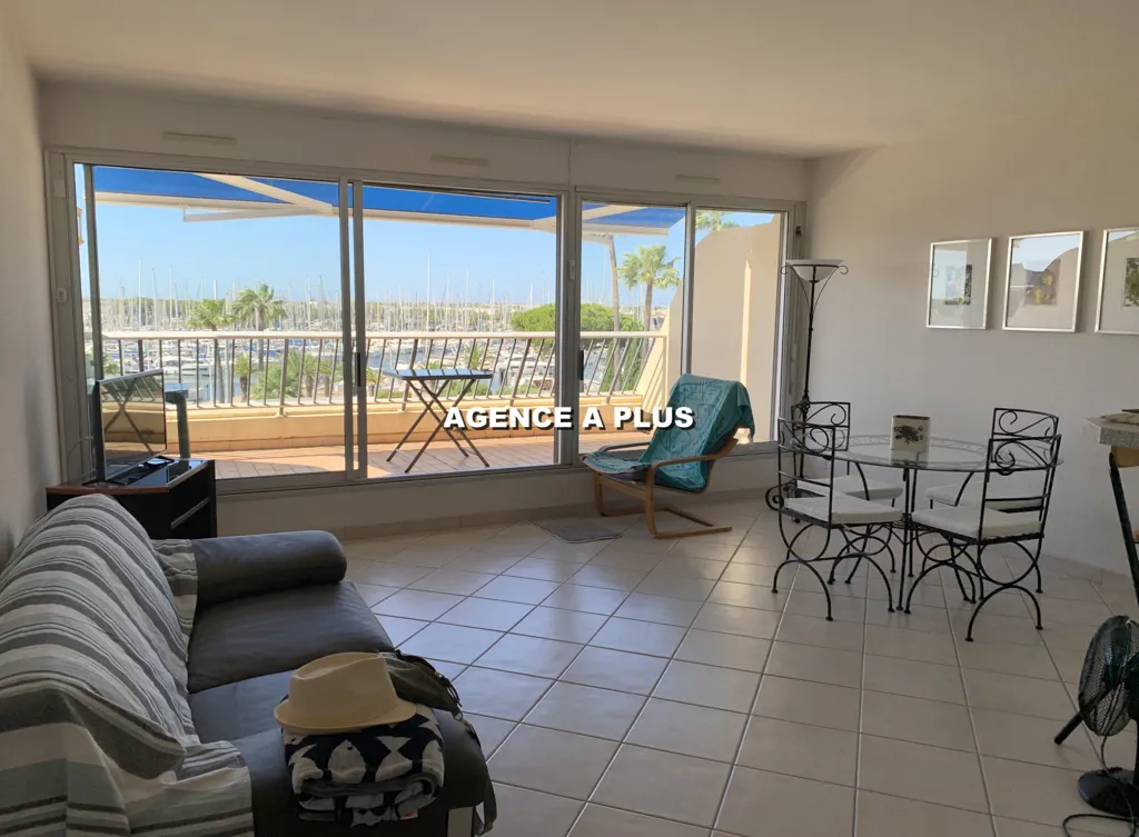 Séjour - Appartement Traversant Vue Port à Plage Nord