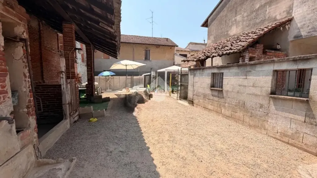 Giardino - Casa di corte con spazio esterno a Cilavegna