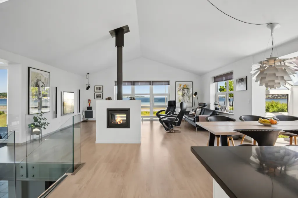 Séjour - Architectural House with Water View in Aabenraa