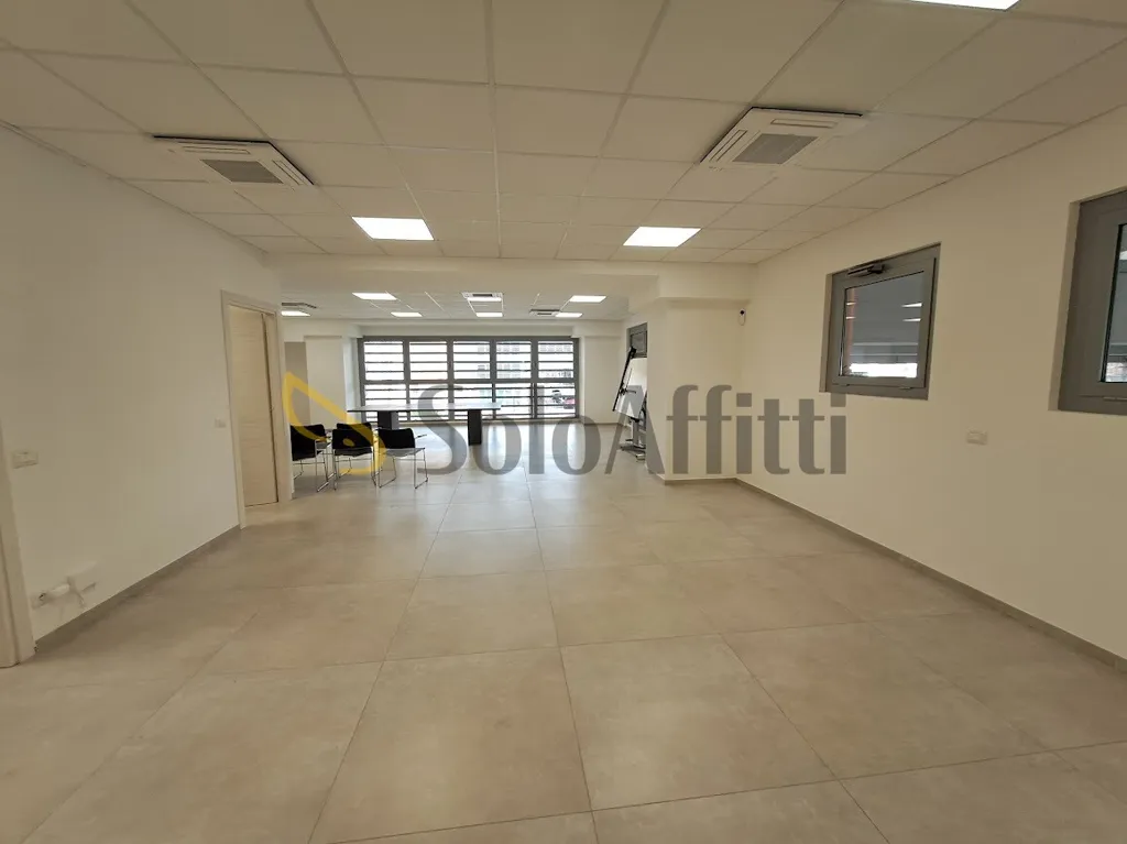 Pièces - Open Space Office with Parking in Sesto Fiorentino