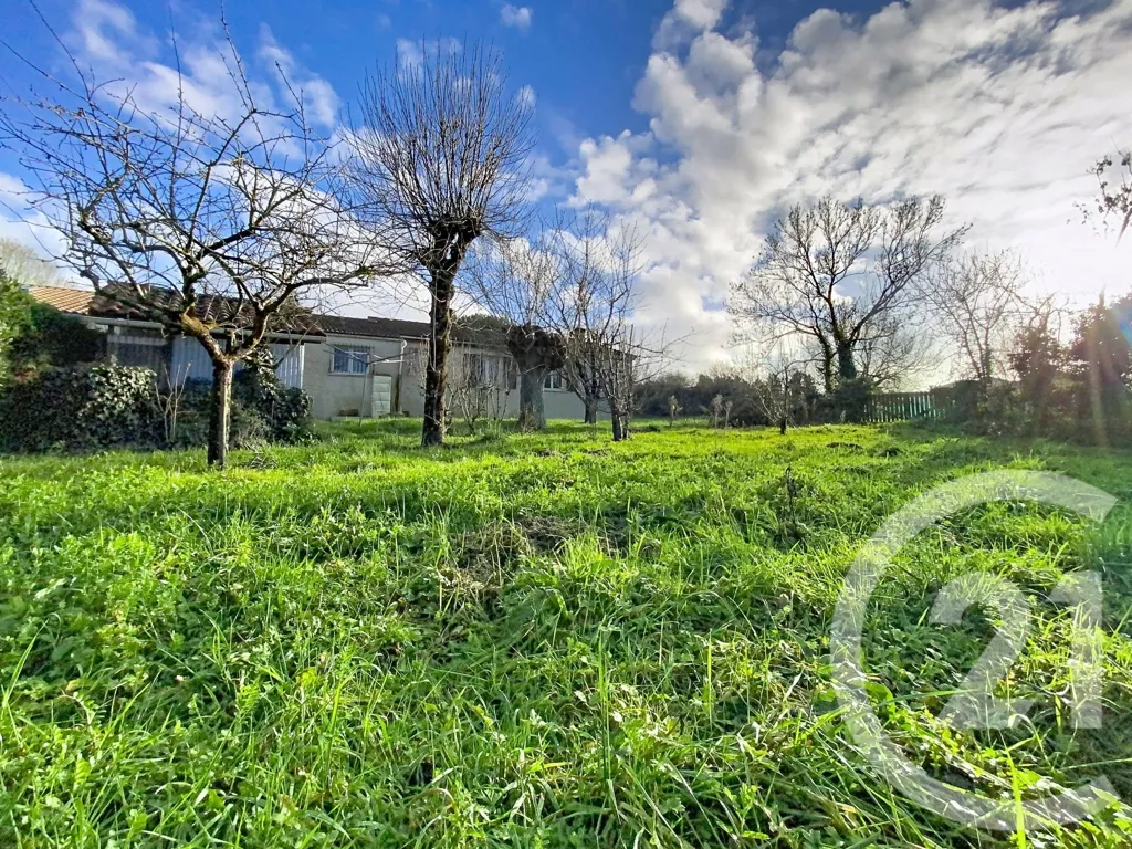 Aed - Charming Detached House with Garden in Rochefort