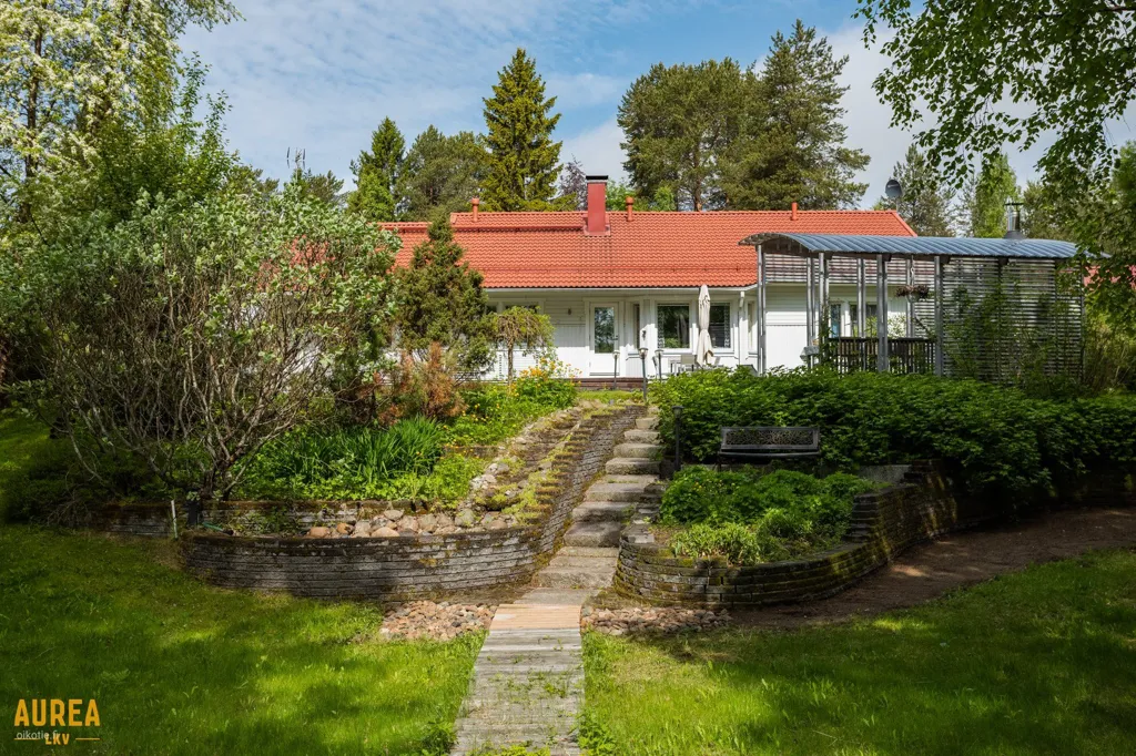 Giardino - Modernised Detached House with Garden in Ii