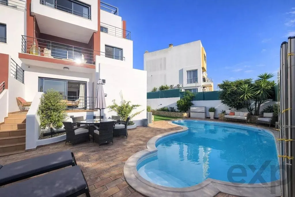 Bassein - Luxury Triplex with Pool in Ferragudo