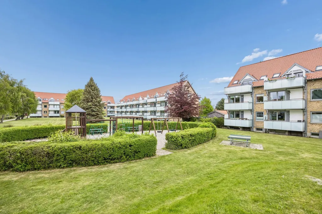 Jardin - Apartment with Brick Facade in Kastrup