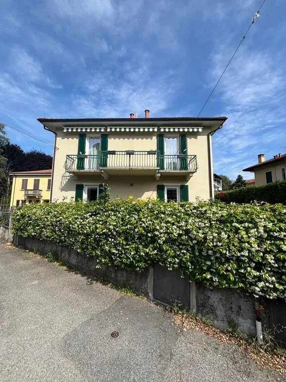 Välivaade - Modernised Semi-detached Villa with Lake View in Verbania