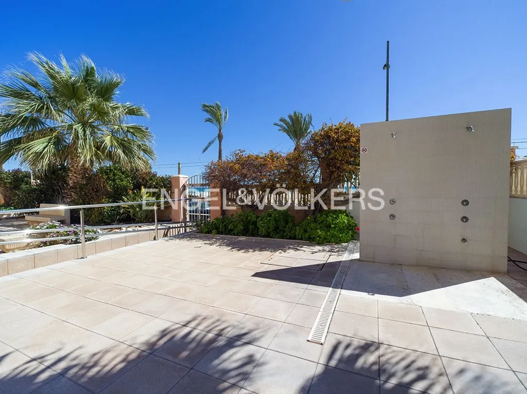 Garden - Beachfront Apartment with Sea View in El Campello