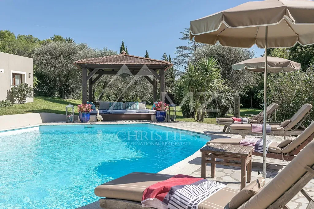 Piscine - Villa Familiale avec Piscine à Mougins