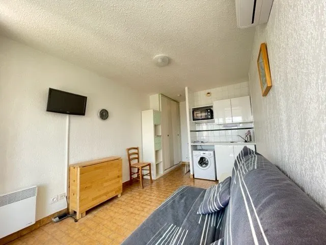 Séjour - Studio Meublé avec Ascenseur à Sète