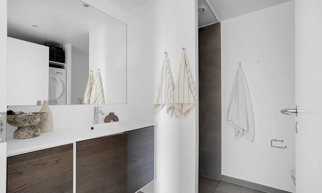Bagni - 2-Bedroom Flat with Modern Kitchen in Hedehusene