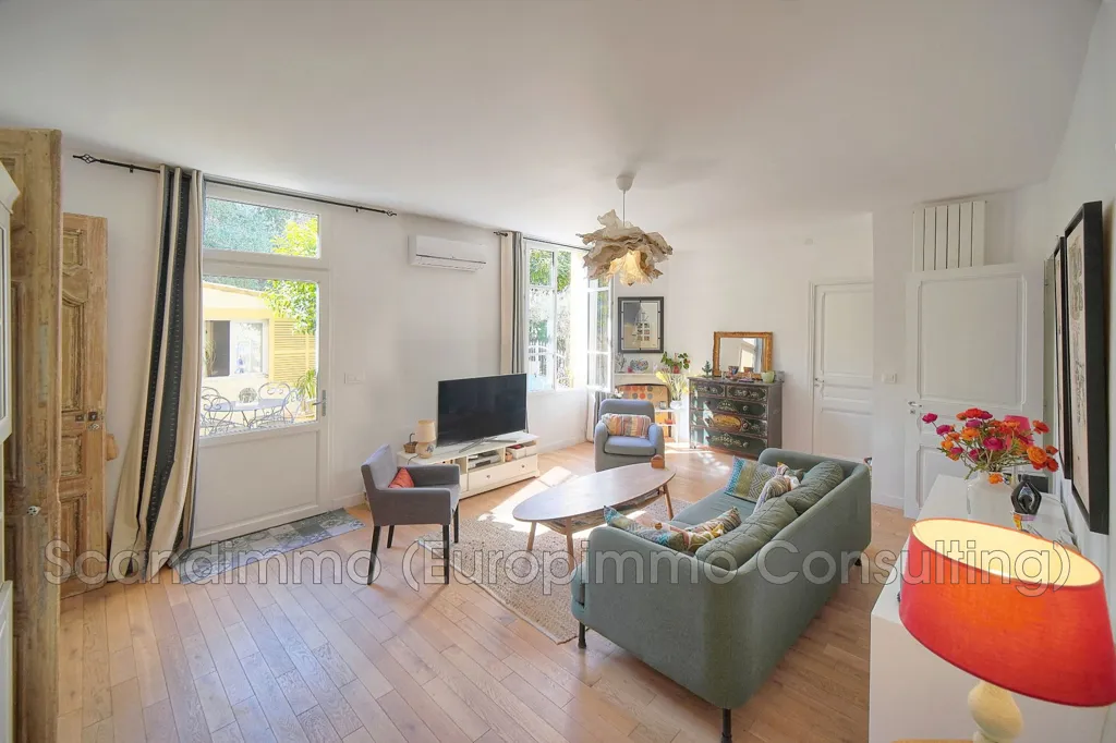 Living Room - Luxury Flat with Private Garden in Cannes