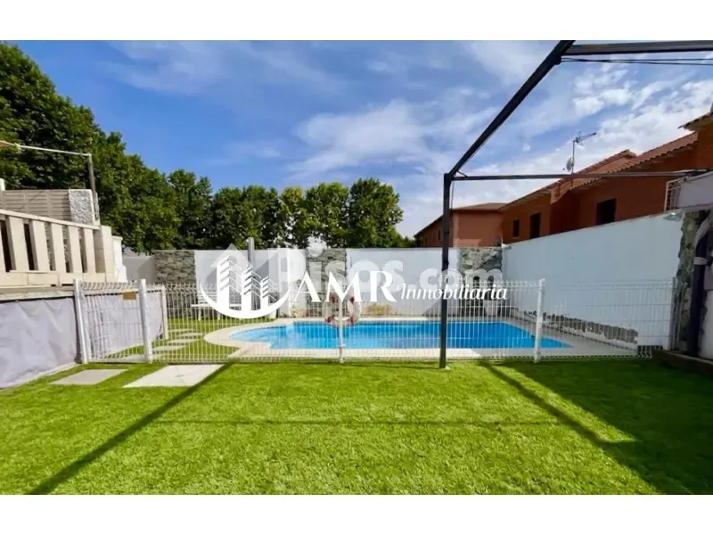 Bassein - Corner Adosada with Pool in Seseña