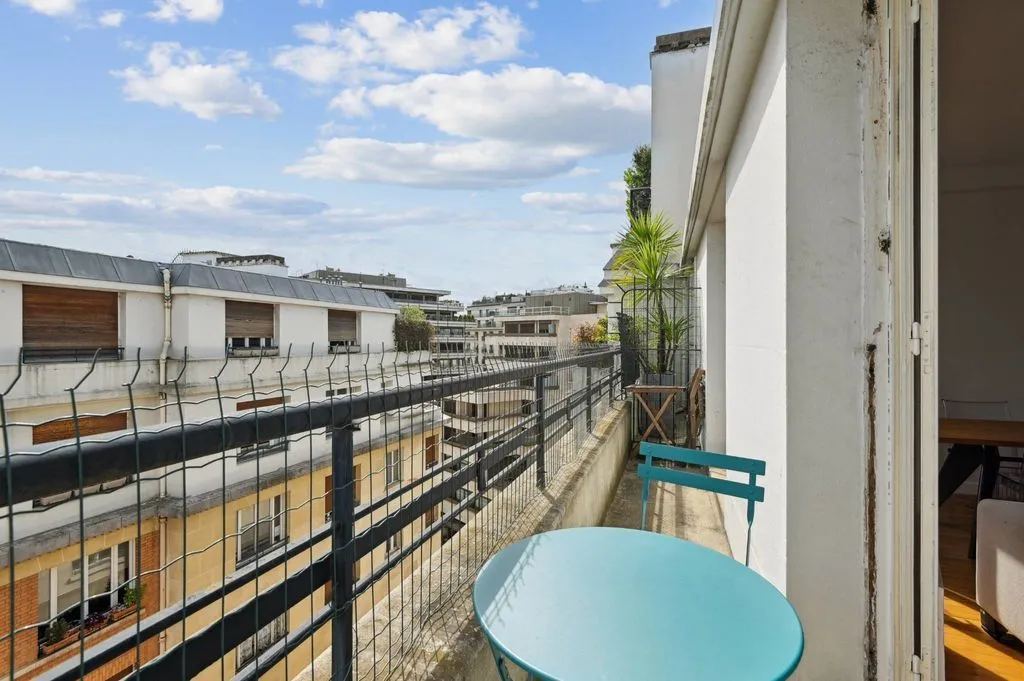Balcon - Pied à Terre Duplex avec Vue Tour Eiffel à Paris XVI