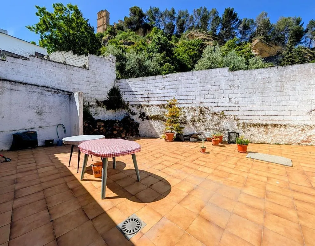 Aed - House with Terrace and Balcony in Montefrío