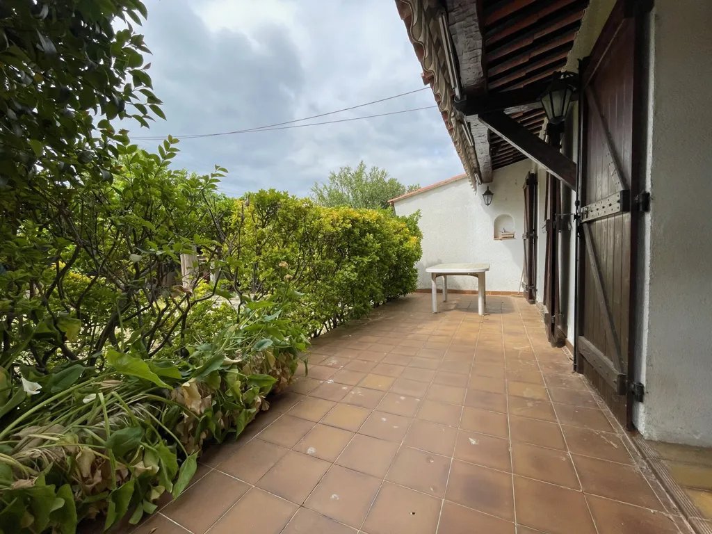 Terrass - Detached House with Garden in La Garde Centre