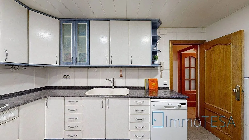 Cuisine - Apartment with Balcony in Barberà del Vallès