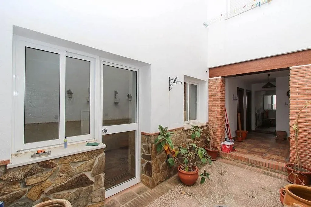 Aed - Adjoined House with Terrace in Guaro