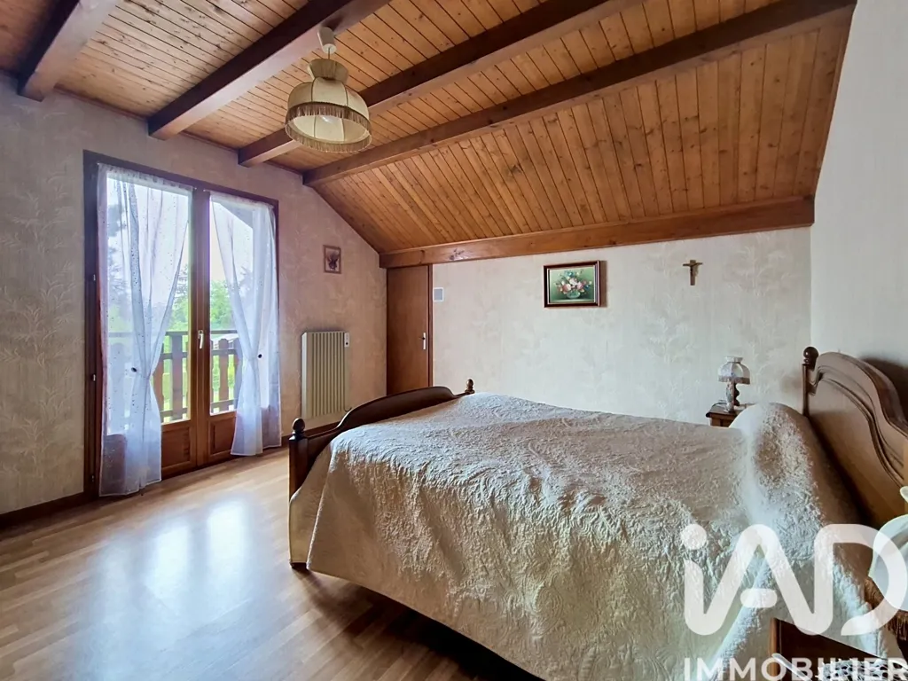 Magamistoad - Character House with Mountain View in Evires