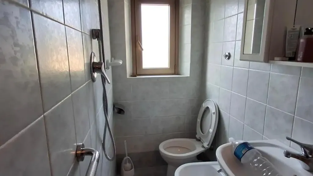 Salles de bain - Quadrilocale with Character in Capraia e Limite