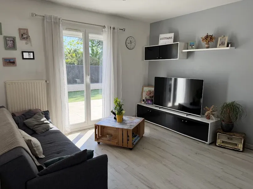 Séjour - Pavillon Traversant avec Jardin à Corbas